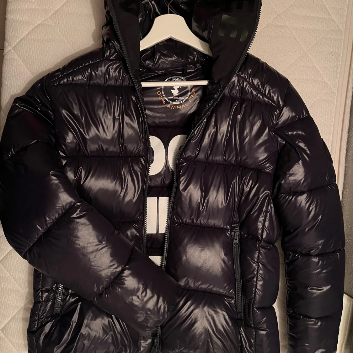 Mörkblå pufferjacka från Save The Duck