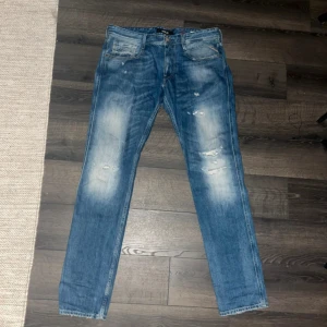 Replay anbass med slitningar - Bra skick, storlek 34x34