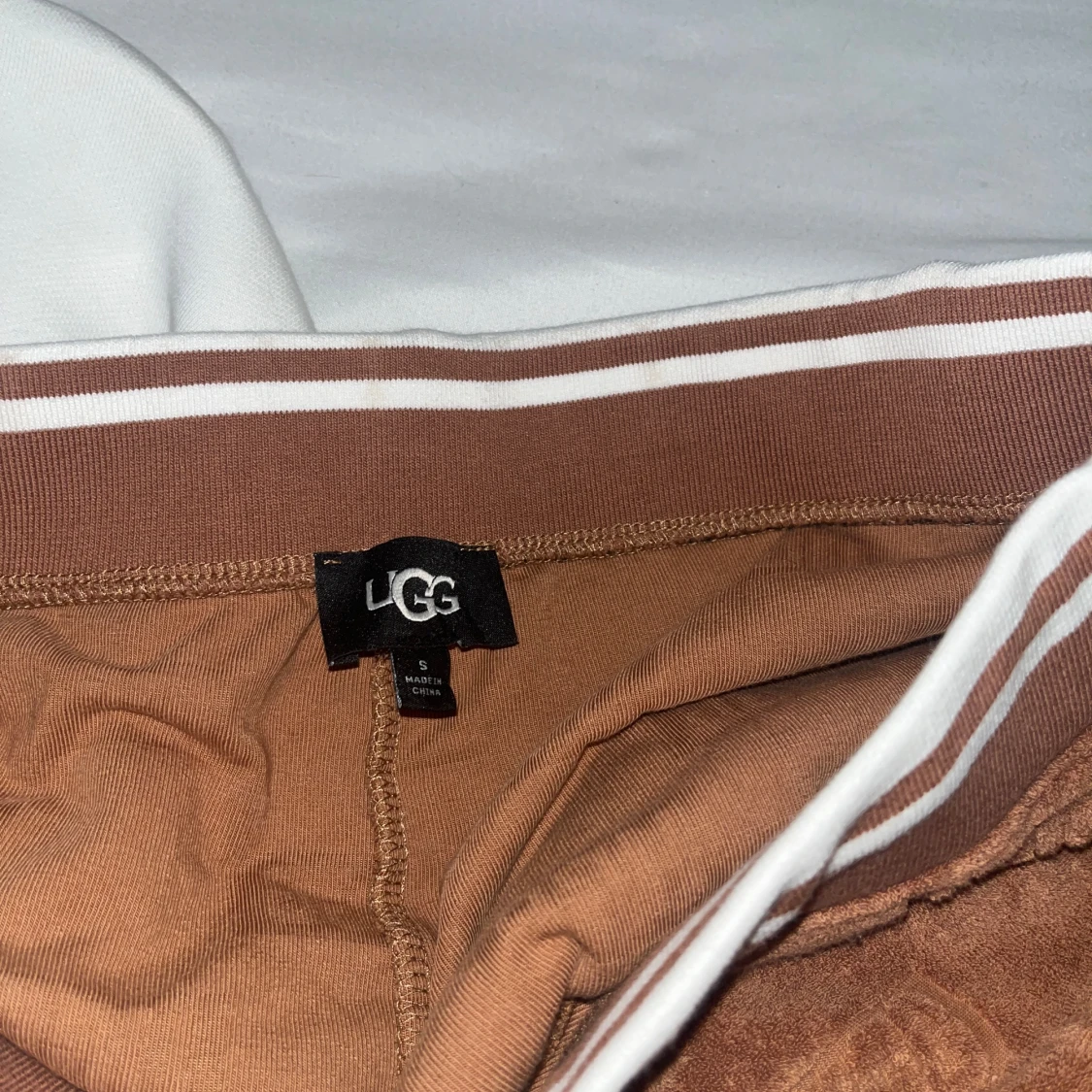 Bruna mjukisbyxor från UGG med logga - 2