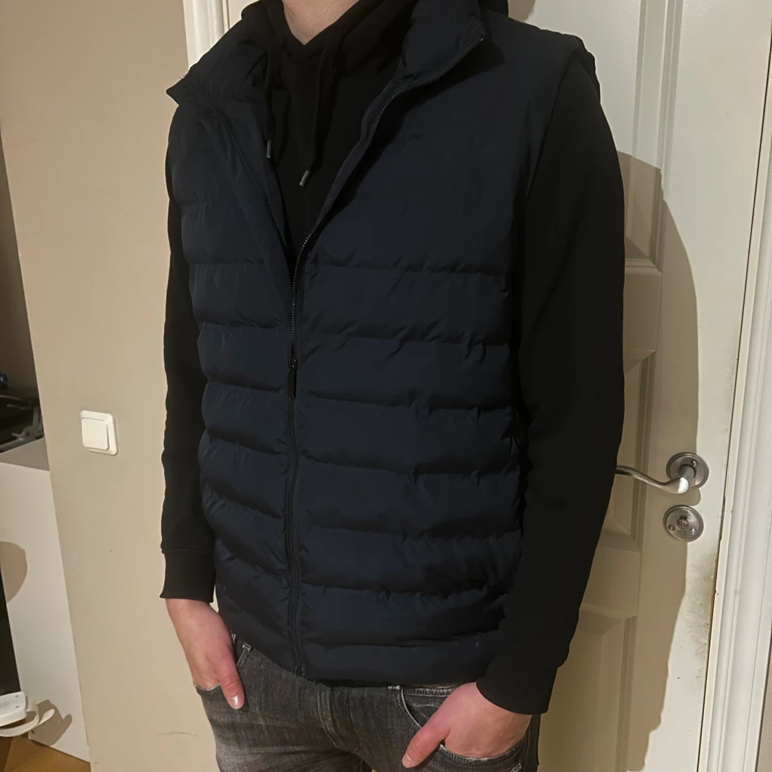 Mörkblå dunväst från Selected Homme - 2