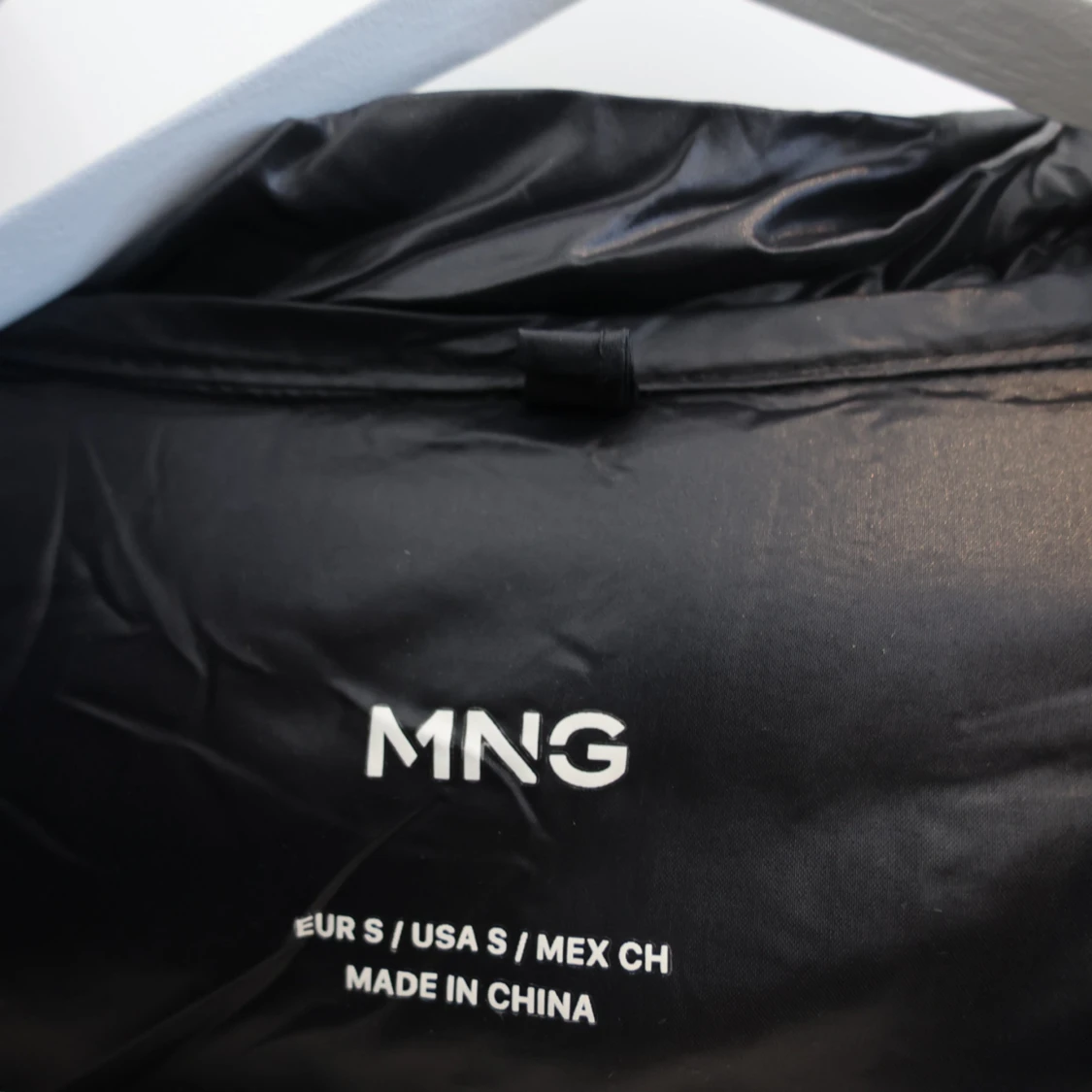 Svart pufferjacka från MANGO, S - 2