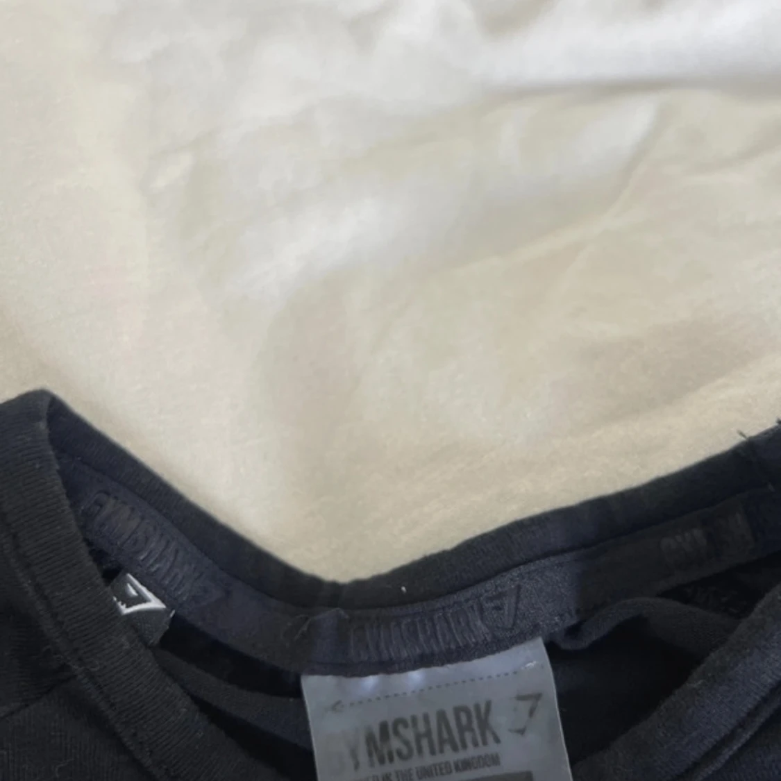 Svart croppad långärmad Gymshark tröja - 2