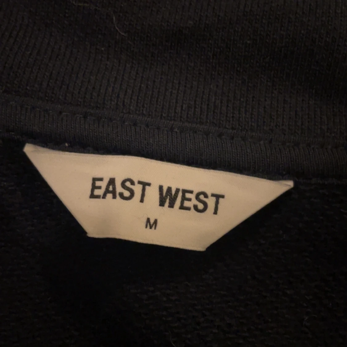 Svart ziptröja från East West - 1