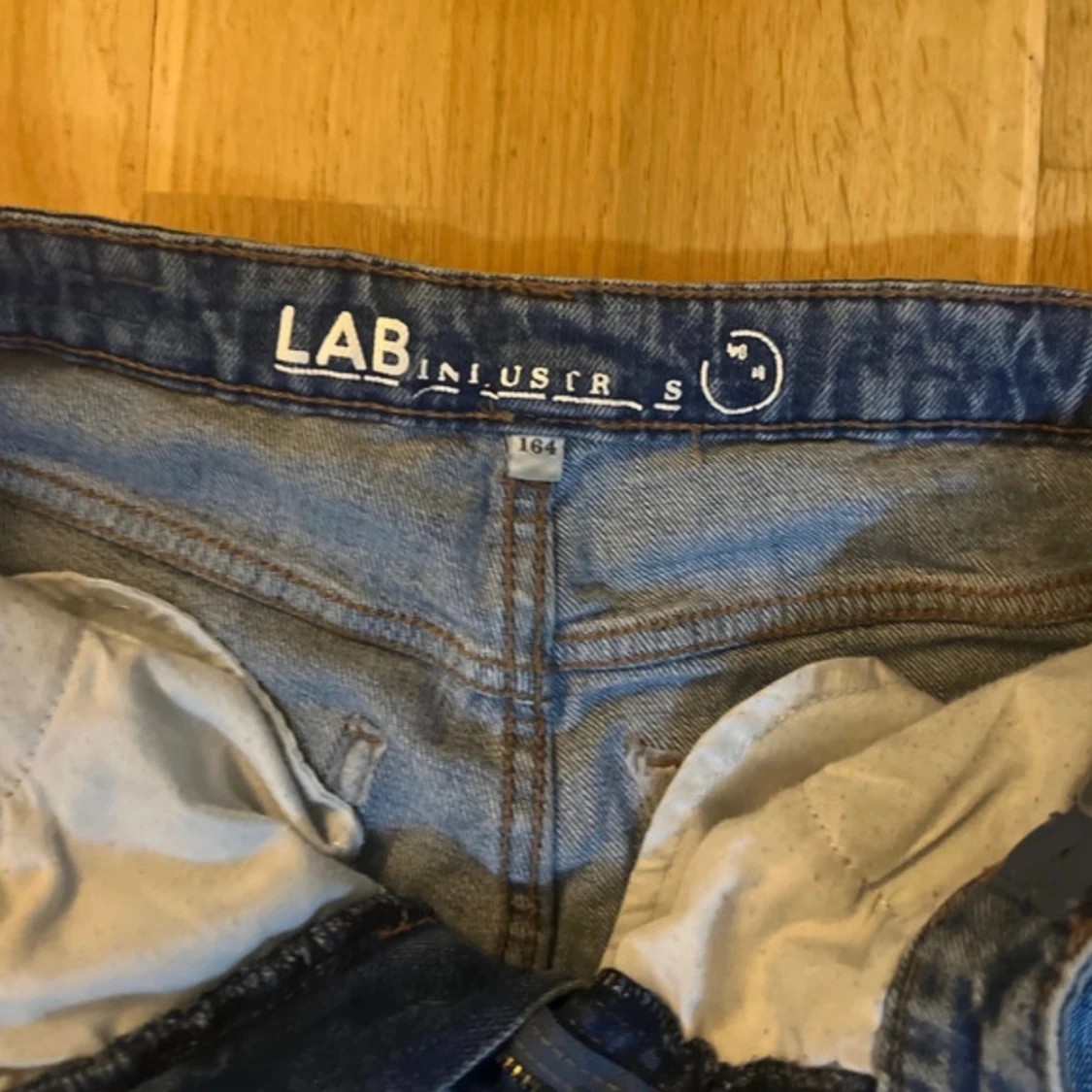 Blå raka jeans från LAB Industries - 1