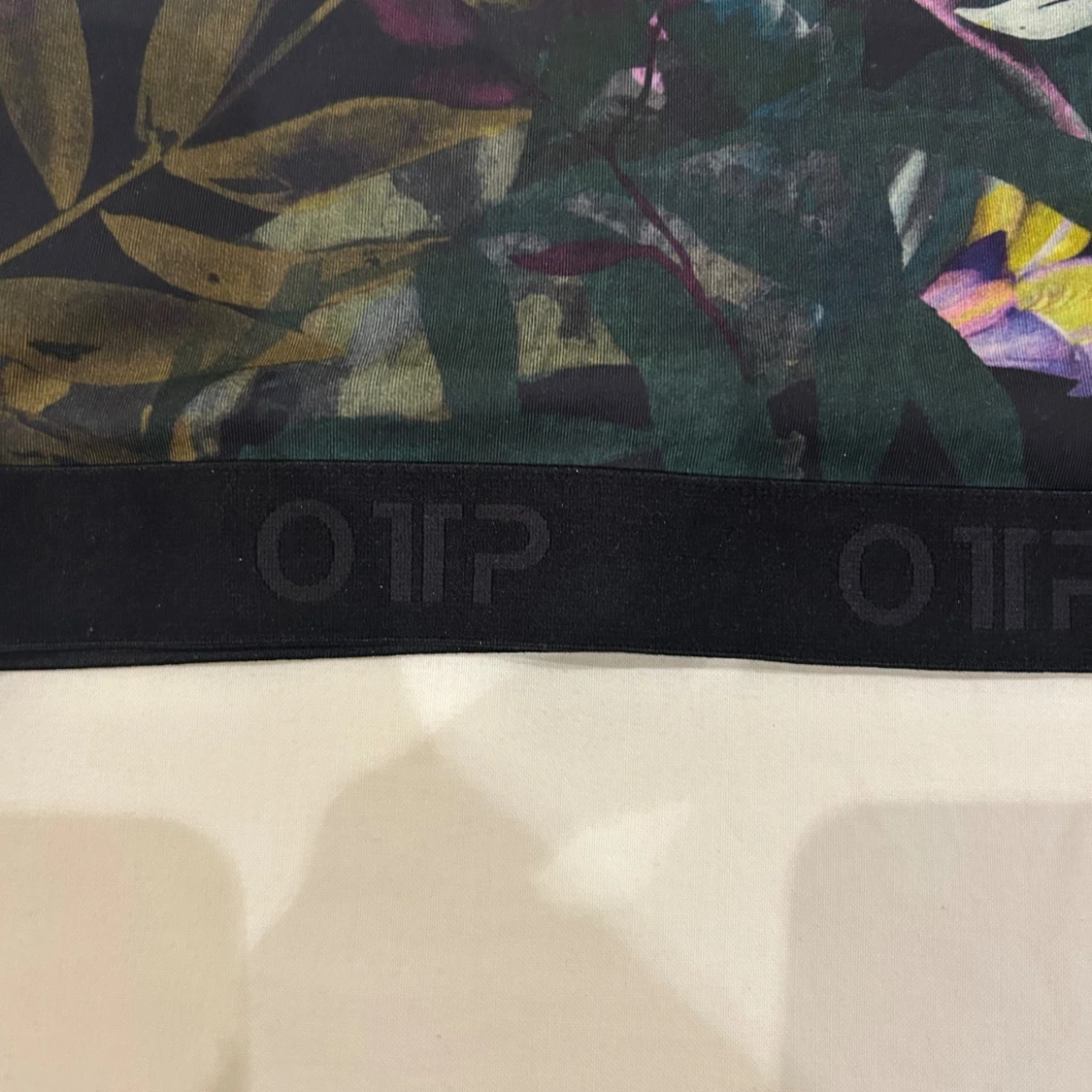 Blommig sporttopp från OTP - 2