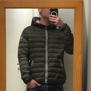 Colmar jacka - Skick: 9/10 | Nypris +- 5000 sek | Storlek S/M | Hör gärna av dig om du har några fragor!