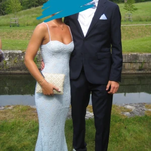 Balklänning från Peppermayo  - Super fin ljusblå balklänning med figursydd passform🩵Köpte två storlekar så säljer storlek 36, klänningen är alltså helt oanvänd!!