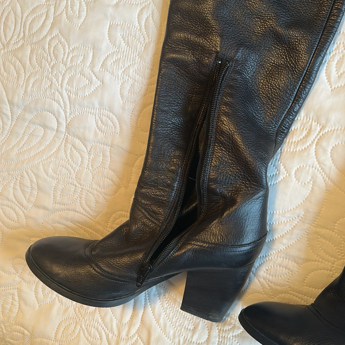 Svarta höga stövlar med klack - 1