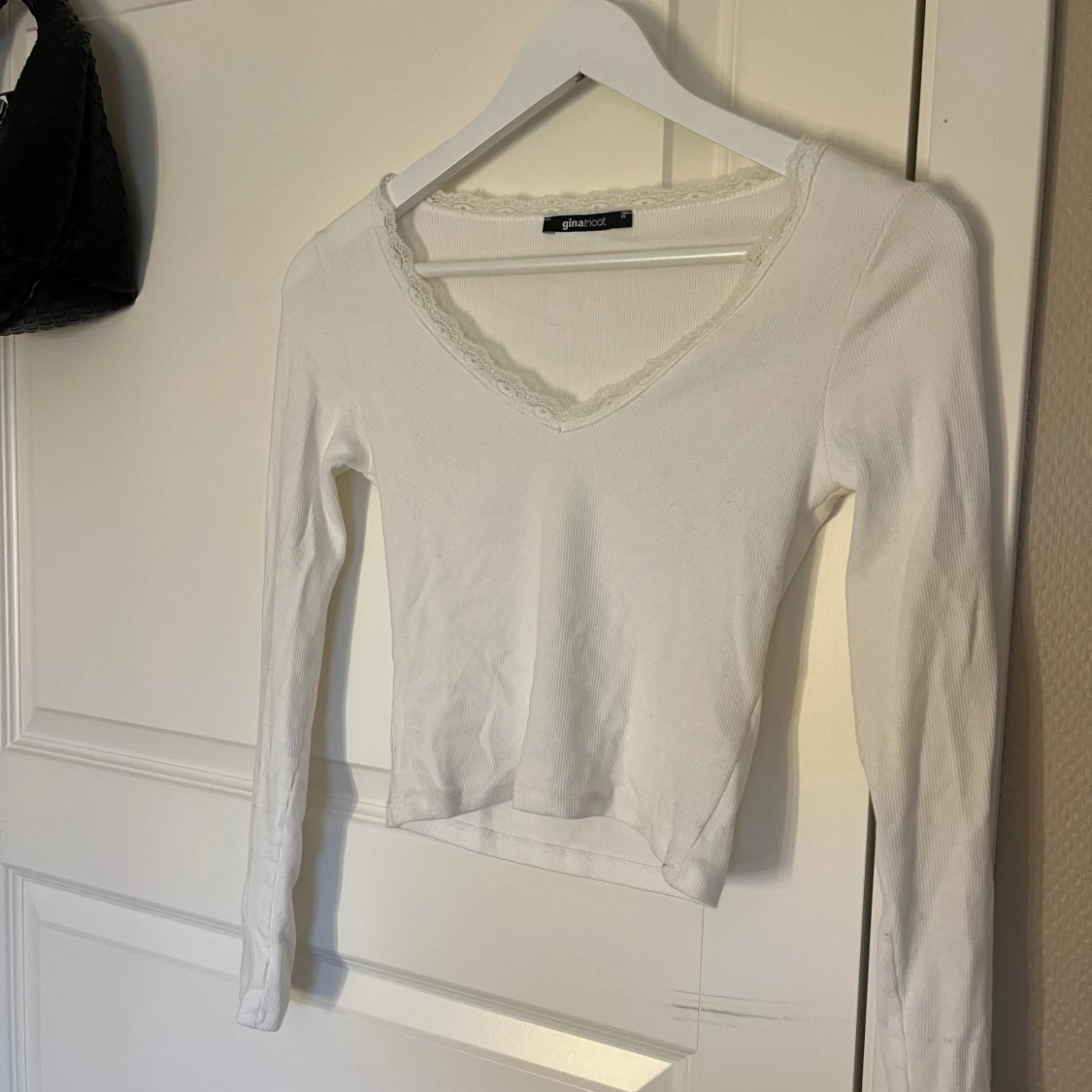 Vit ribbad långärmad topp Gina Tricot