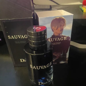 Dior Sauvage Eau de Toilette - Fick det nån månad sen har knappast använd bara ett par sprej men helt nytt skick basically 