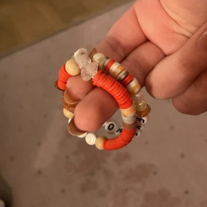 Taylor swift pärlarmband evermore och red ❤️❤️❤️ - Taylor Swift pärlarmband evermore och red, ✨❤️SWIFTIE EDITION ❤️✨