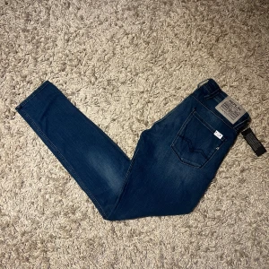 Replay anbass hyperflex jeans helt nya med prislapp slim fit herr - Replay anbass hyperflex slim fit jeans. Nya med prislapparna. W33, postas antigen samma dag som köp eller dagen därpå🙌💯