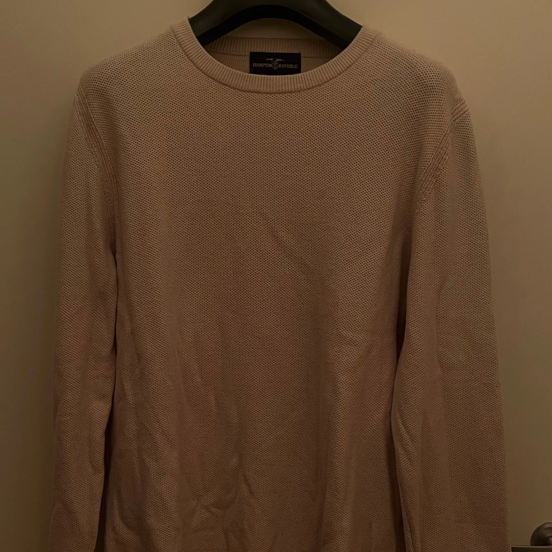 Beige stickad tröja från Hampton Republic