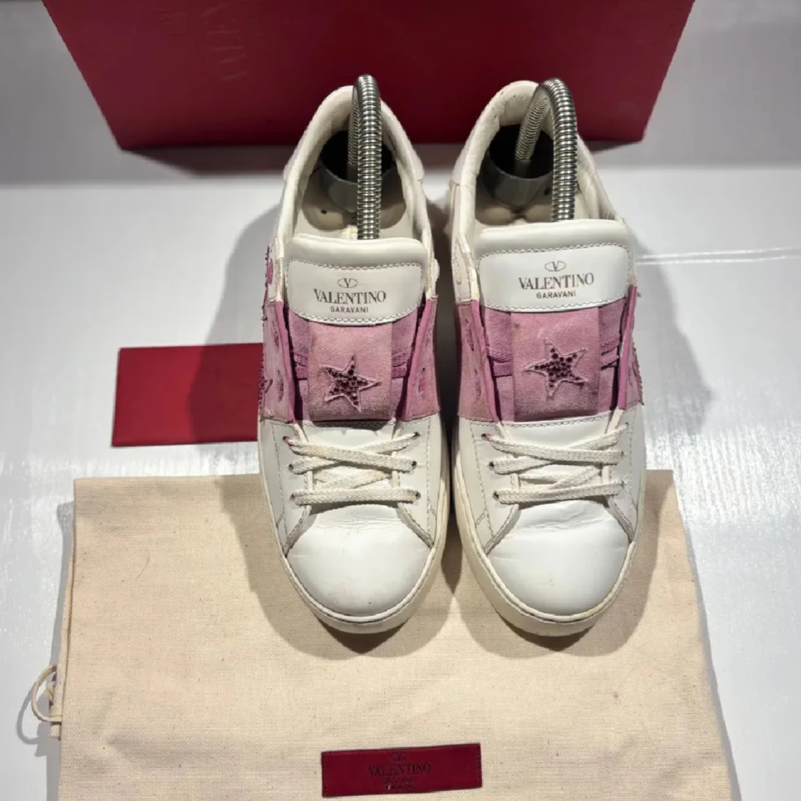 Valentino Garavani sneakers med stjärnor - 1