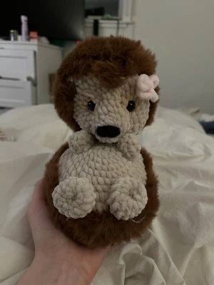 Virkad igelkott  - Gullig hand virkad igelkott med velvet och päls garn❤️virkad med kärlek och tog runt 8 timmar att göra!