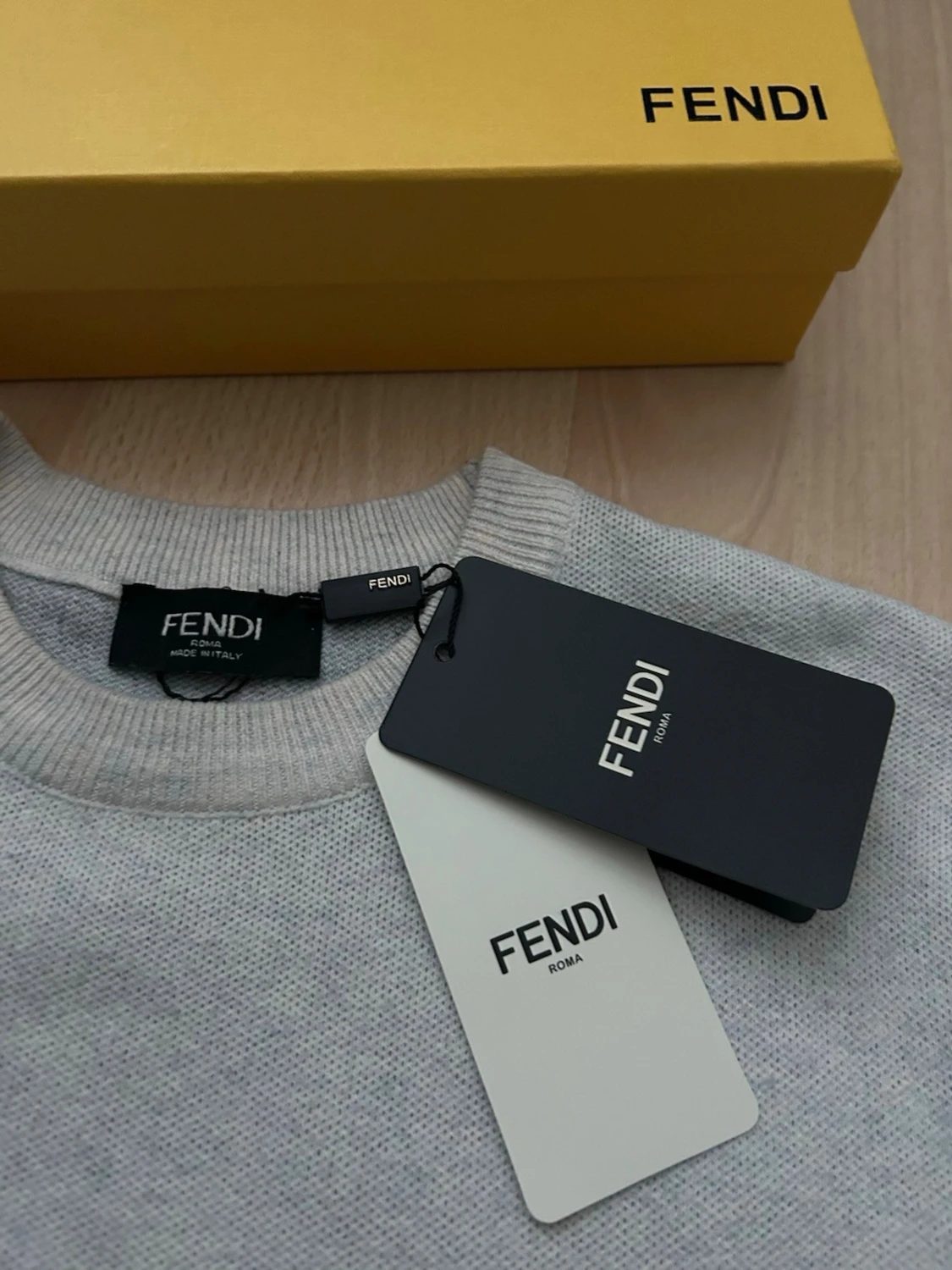 Grå stickad Fendi tröja  - 1