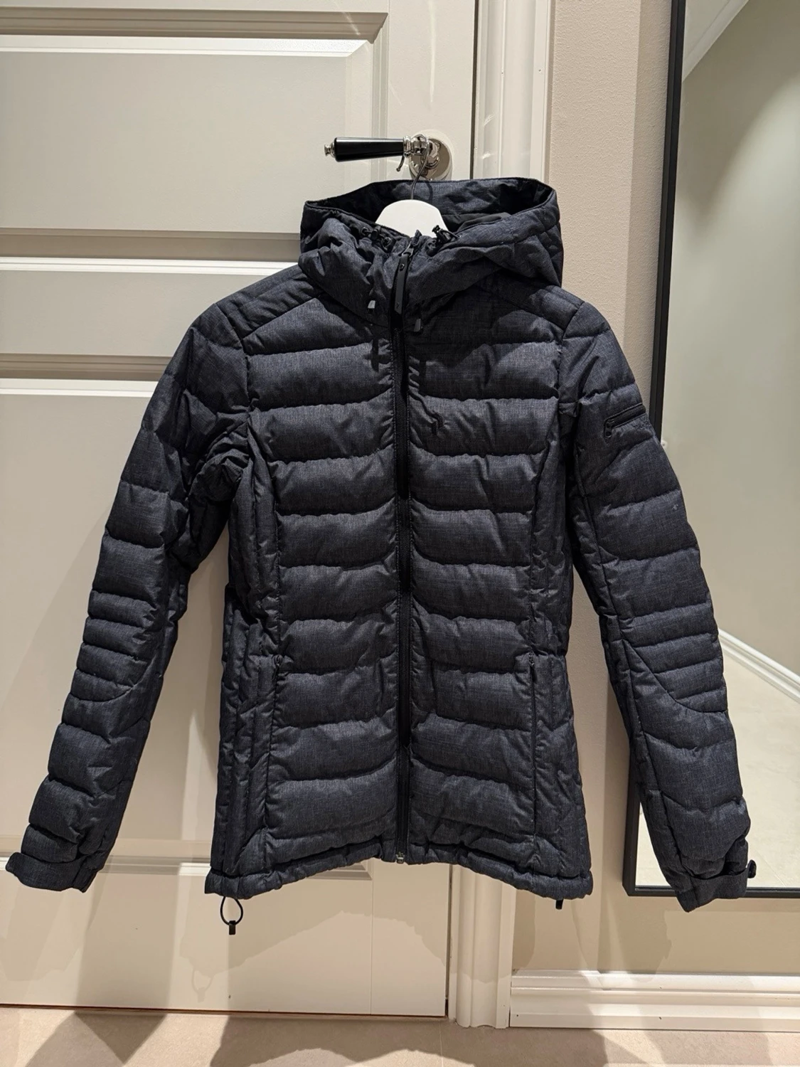 Mörkgrå skidjacka från Peak Performance 