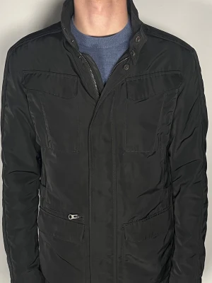 Field jacket - Säljer en riktigt snygg och trendig Riley field jacket i fint skick, storlek S, vid frågor är det bara att skriva //Gramenti