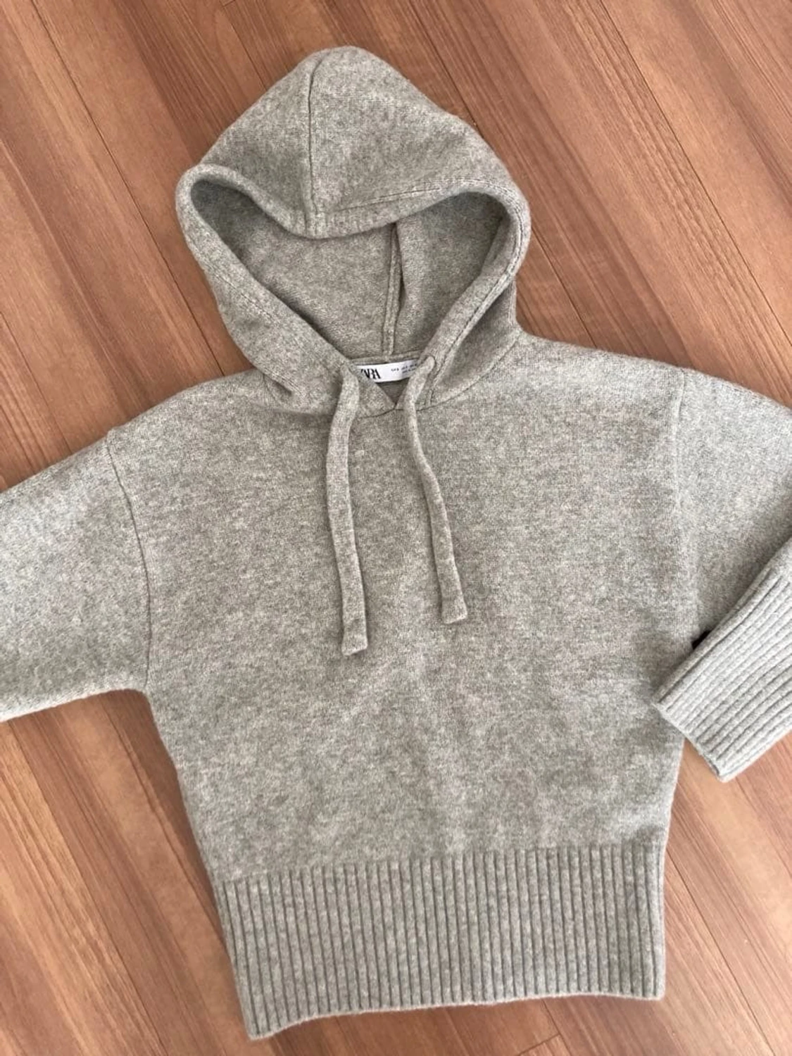Grå stickad hoodie ifrån Zara  - 1