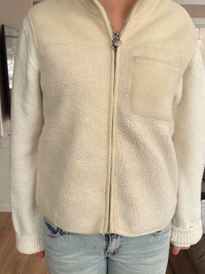 Teddy väst - Jättesnygg väst i super bra skick, passar S/M🩵