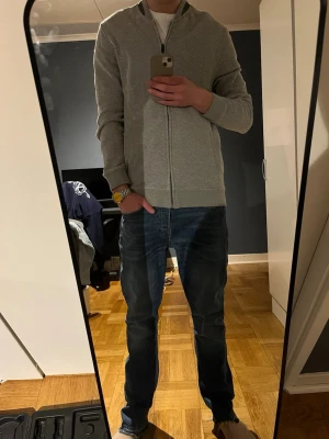 Tiger of Sweden🐅 jeans - Säljer ett par trendiga Tiger of Sweden jeans i blå färg.   Modellen är 187 cm och väger 70 kg.   Hör gärna av er vid eventuella frågor!😊