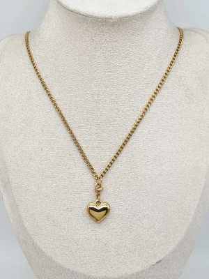 Stilfullt halsband med hjärta  - Material-rostfritt stål.  Kedjetjocklek-3mm . 