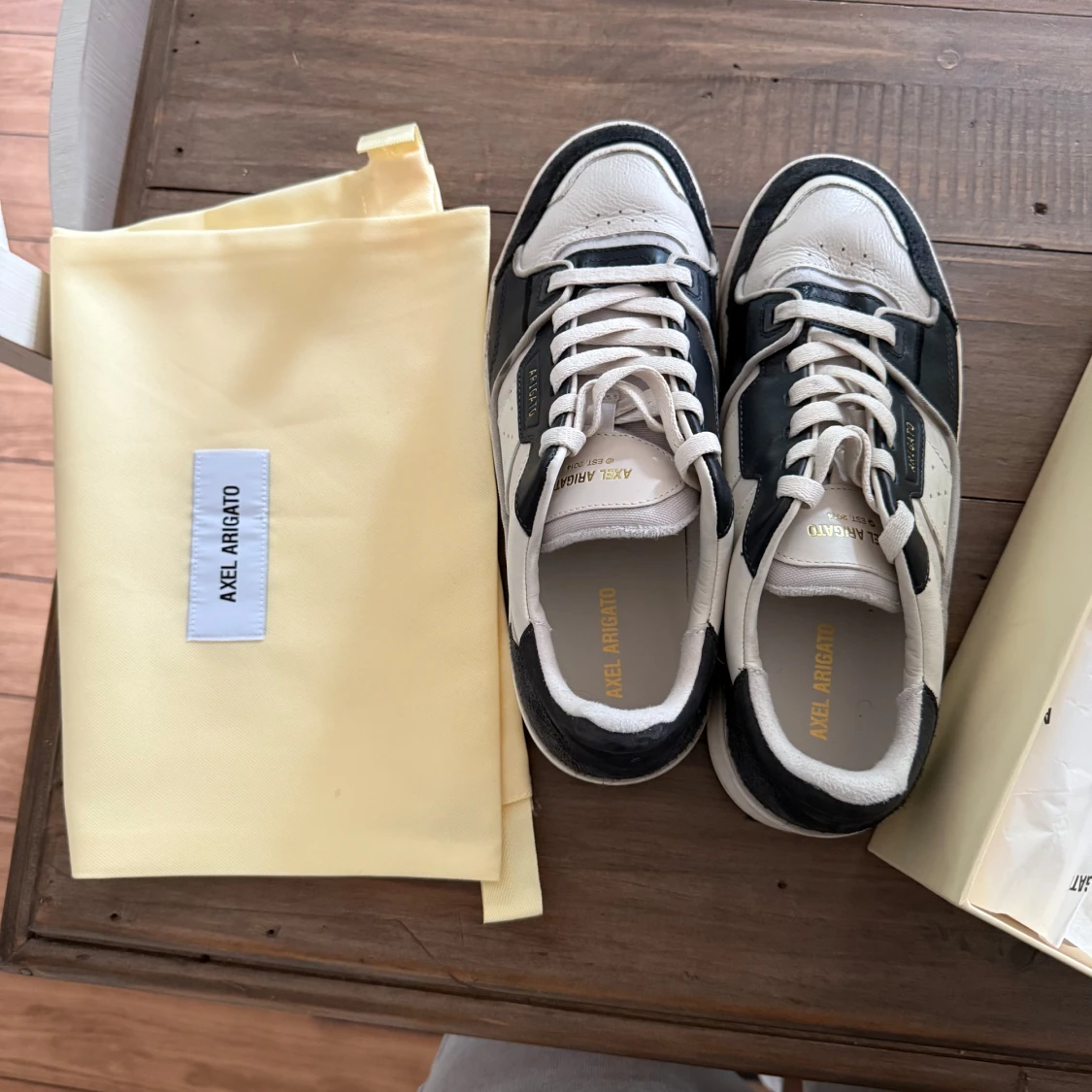 Axel Arigato sneakers mörkblå/vit