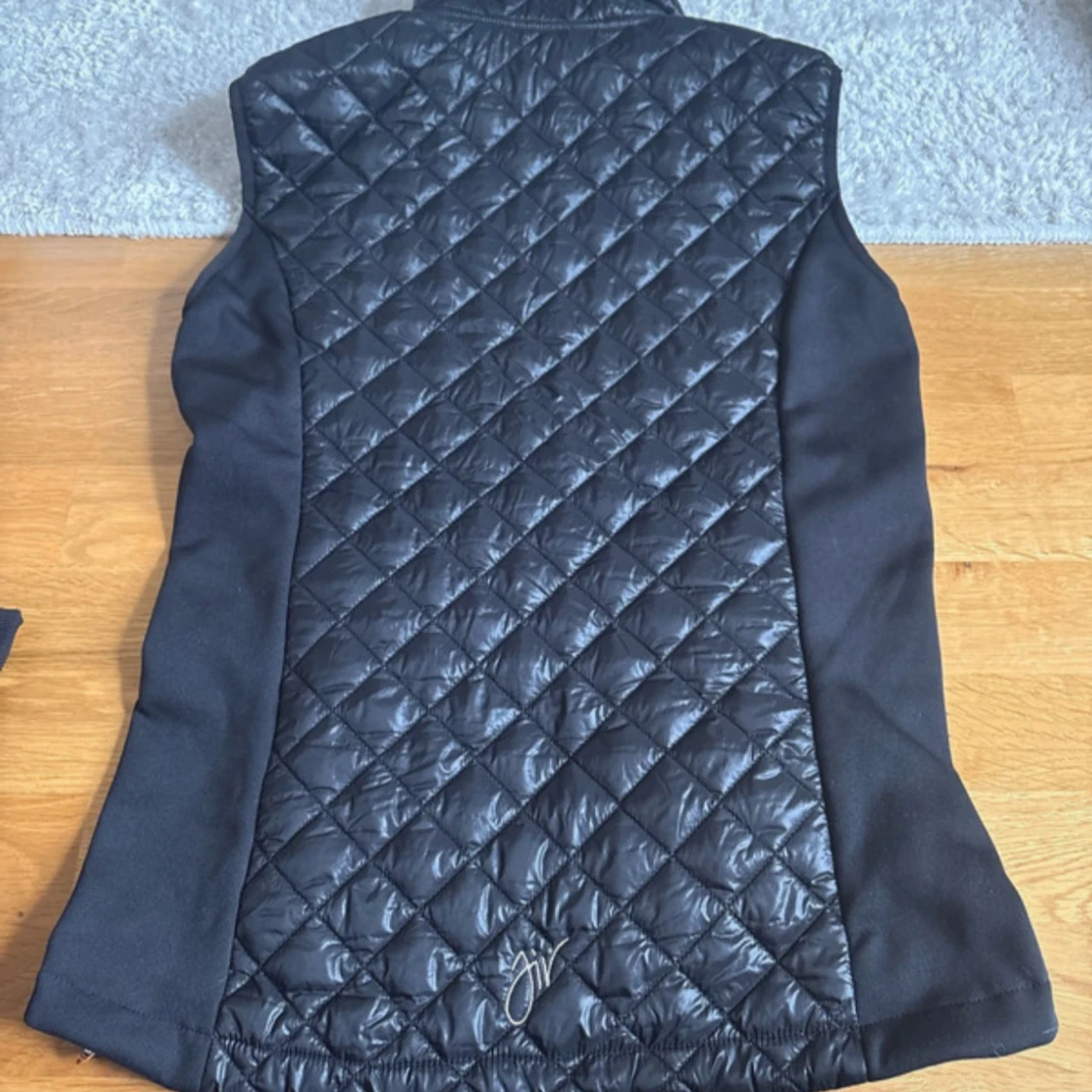 Svart väst konståkning  - 1