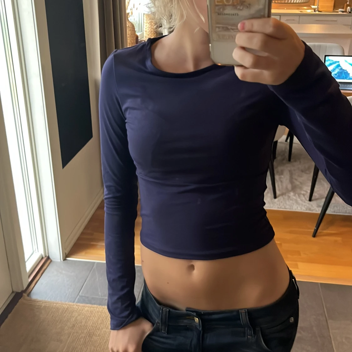 Mörkblå croppad långärmad topp