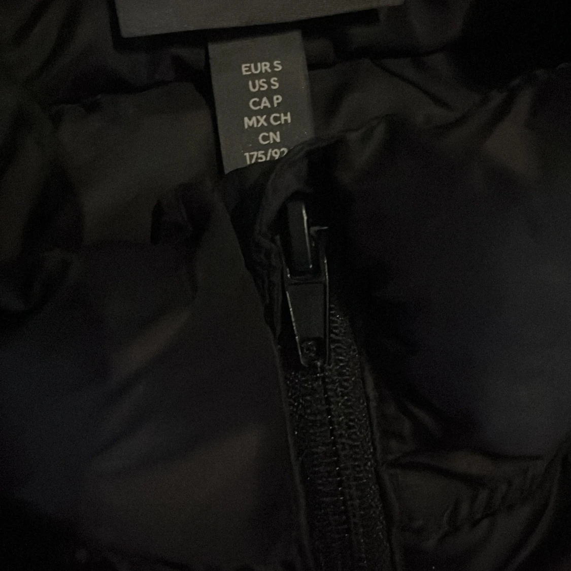 Svart dunväst i S - 2