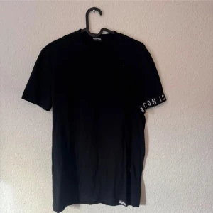 Svart t-shirt från dsquared - Svart t-shirt 