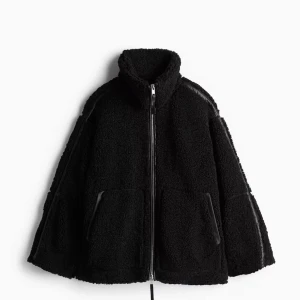 Svart teddyjacka med dragkedja - Säljer nu den virala teddyjackan från HM!! Storlek S☺️🙌