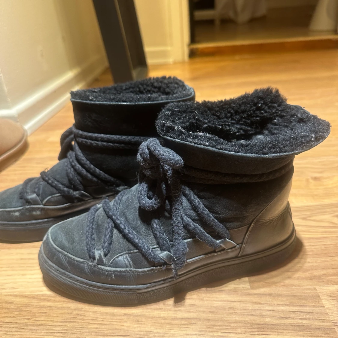 Svarta Inuikii boots med snörning - 2