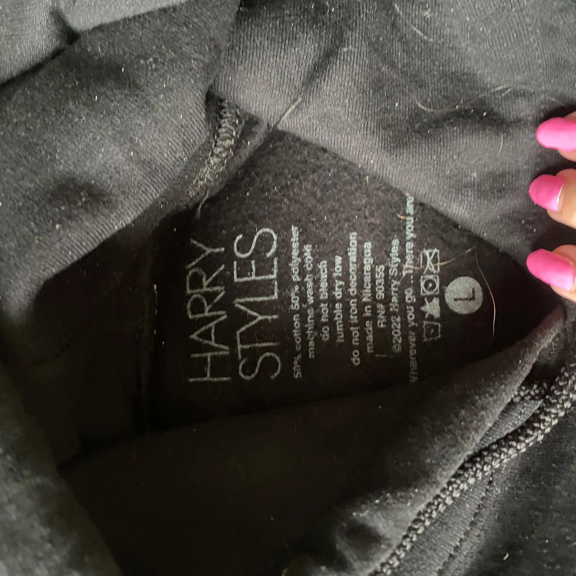 Intressekoll! Harry Styles svart hoodie Harry's House - 2