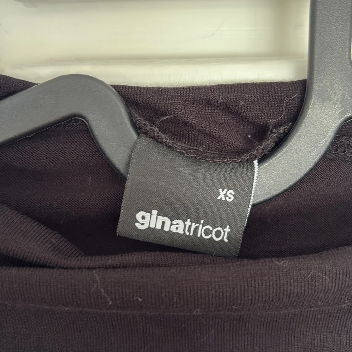 Svart topp från Gina Tricot - 1