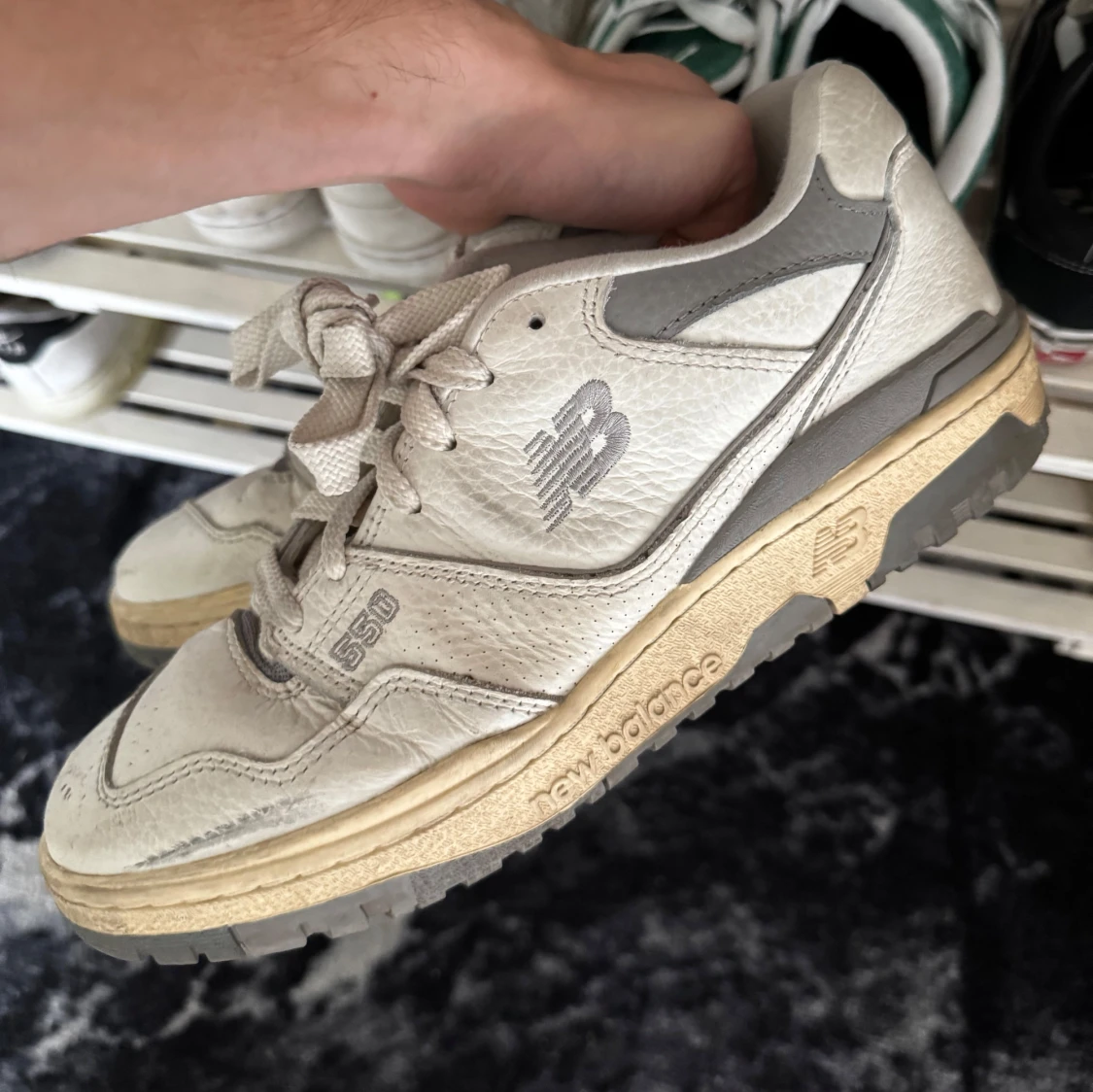 New Balance 550 sneakers i beige, använda - 2