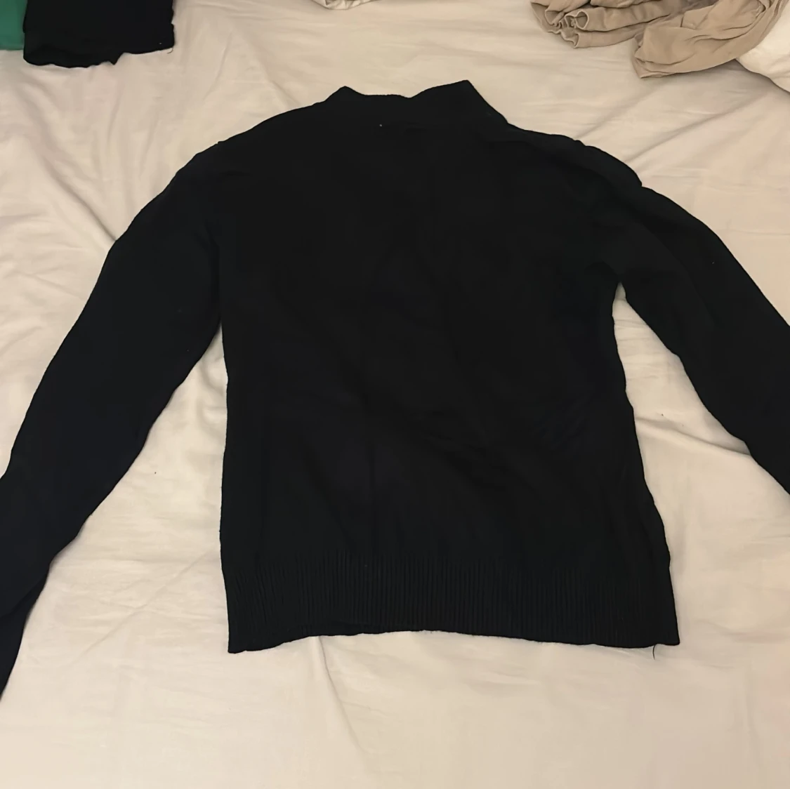 Svart polotröja med lång ärm - 1