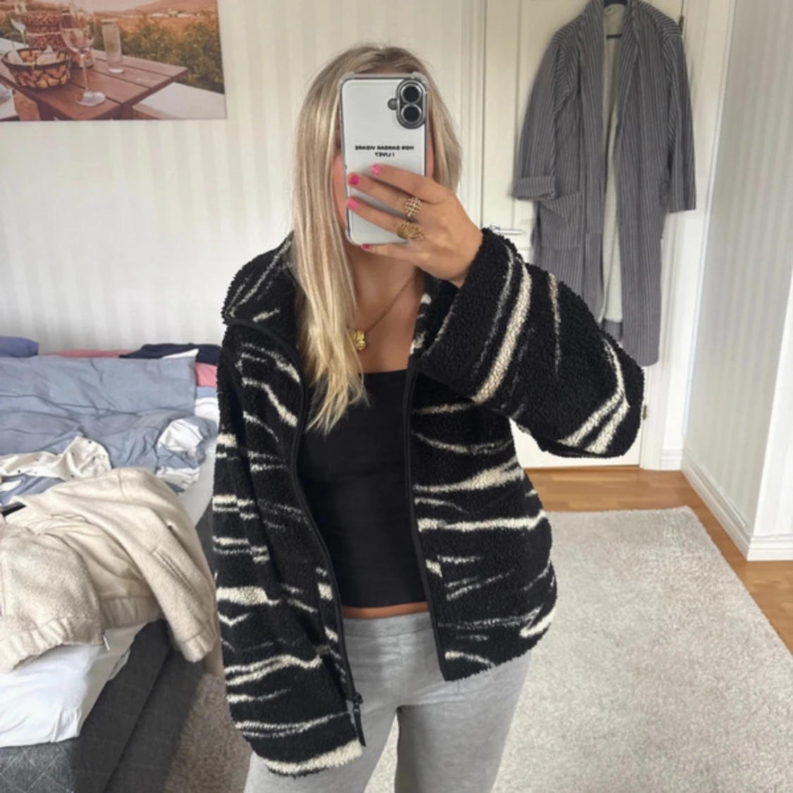 Svart teddyjacka med zebramönster