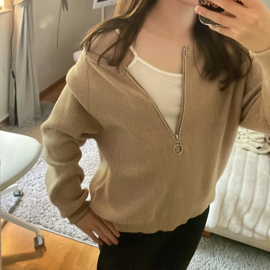 Beige stickad tröja med dragkedja C.W. - 1