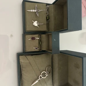 Maria Nilsdotter smycken - Säljer dessa så snygga Maria Nilsdotter smyckena! Hör av dig vid intresse av ngt av de, pris kan diskuteras