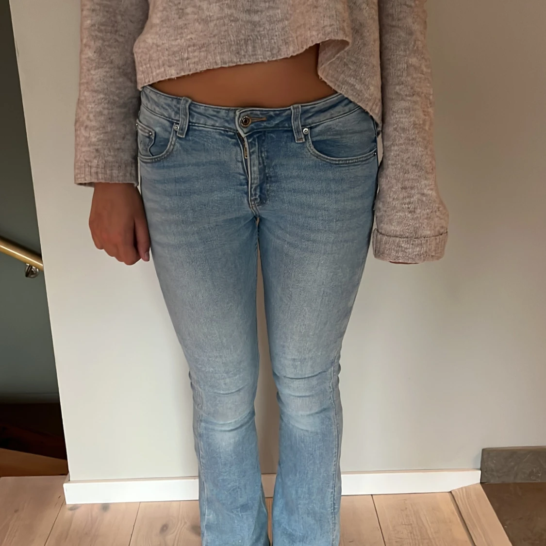 Ljusblå bootcut jeans från Gina Tricot - 1