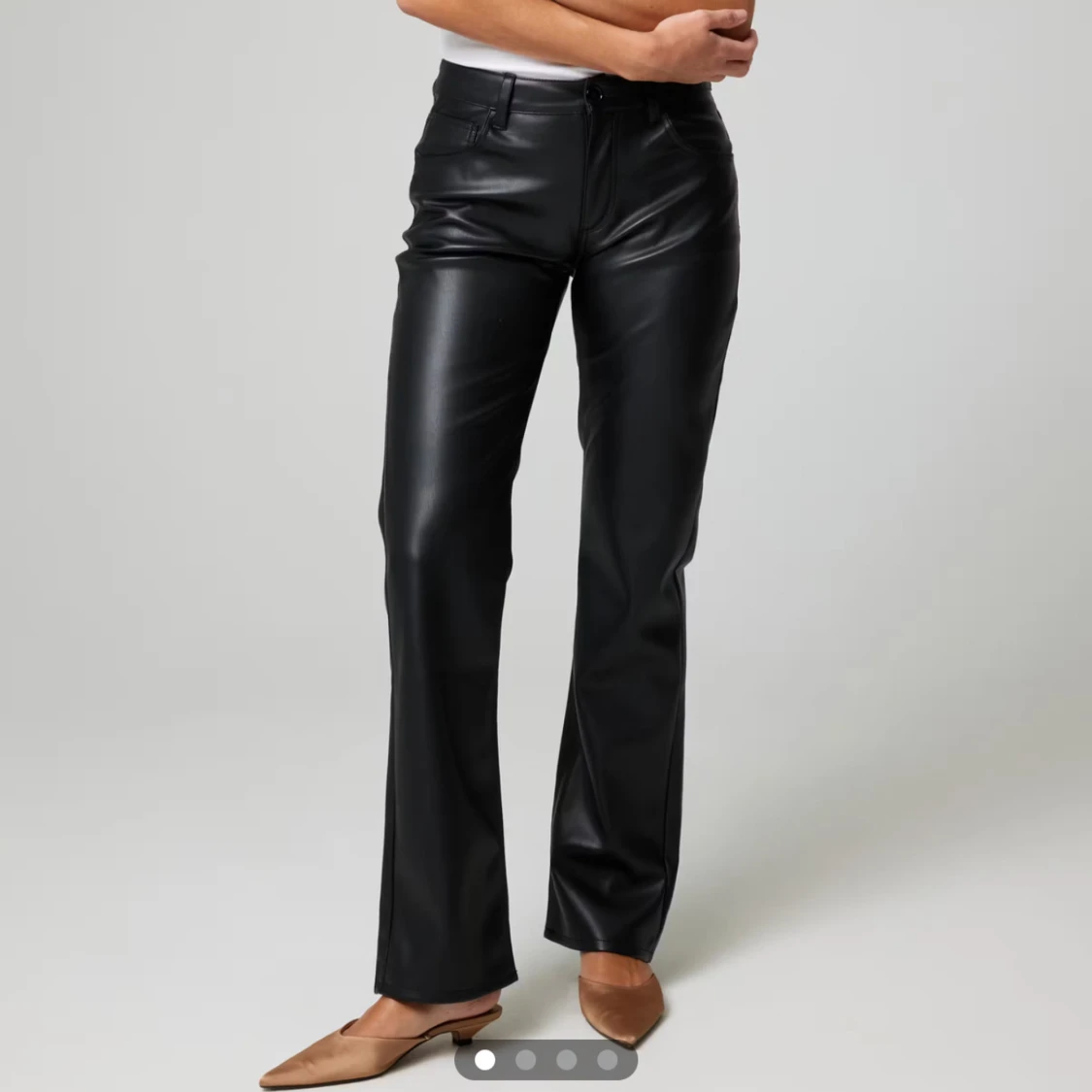 Svarta raka skinnbyxor