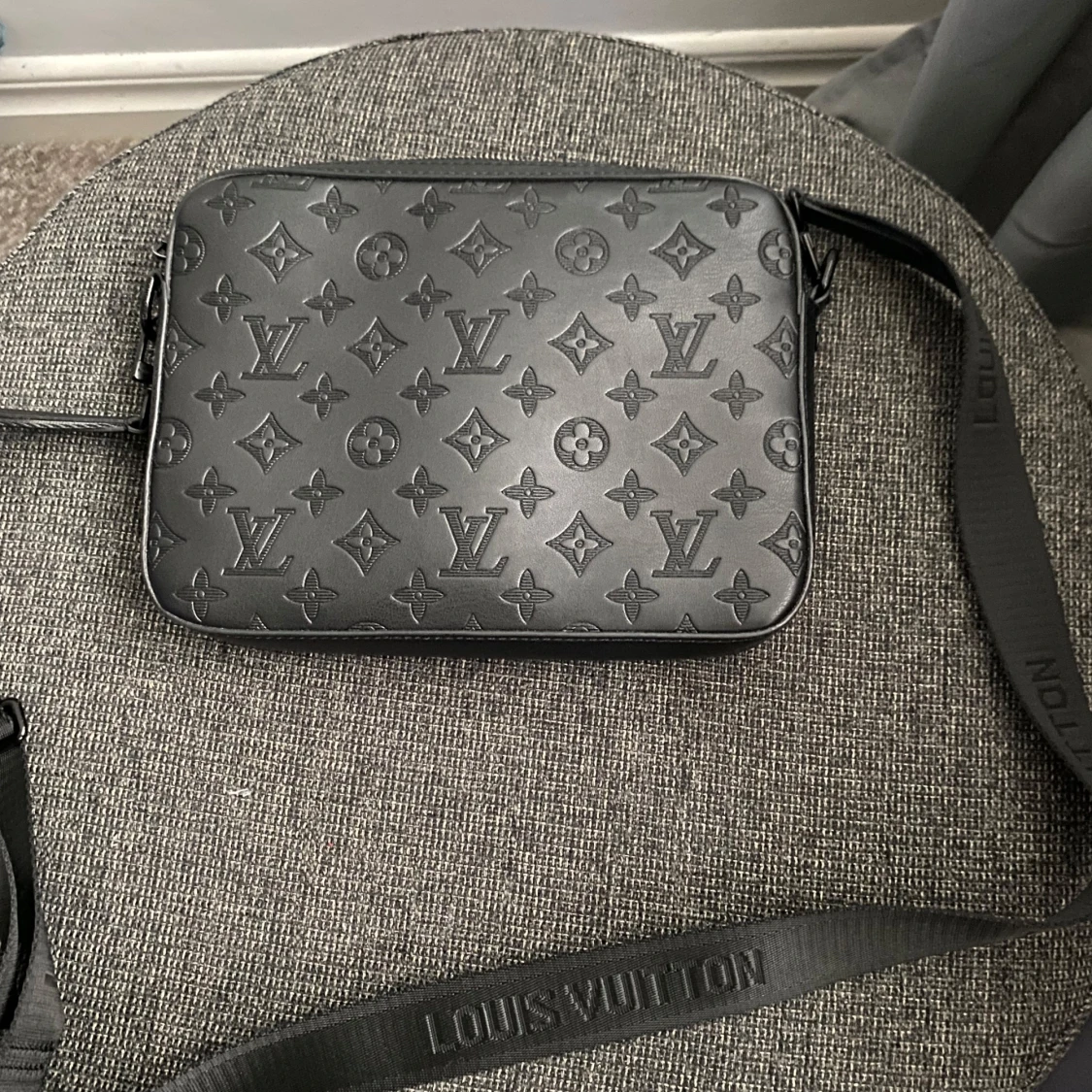 Svart axelväska  - 1