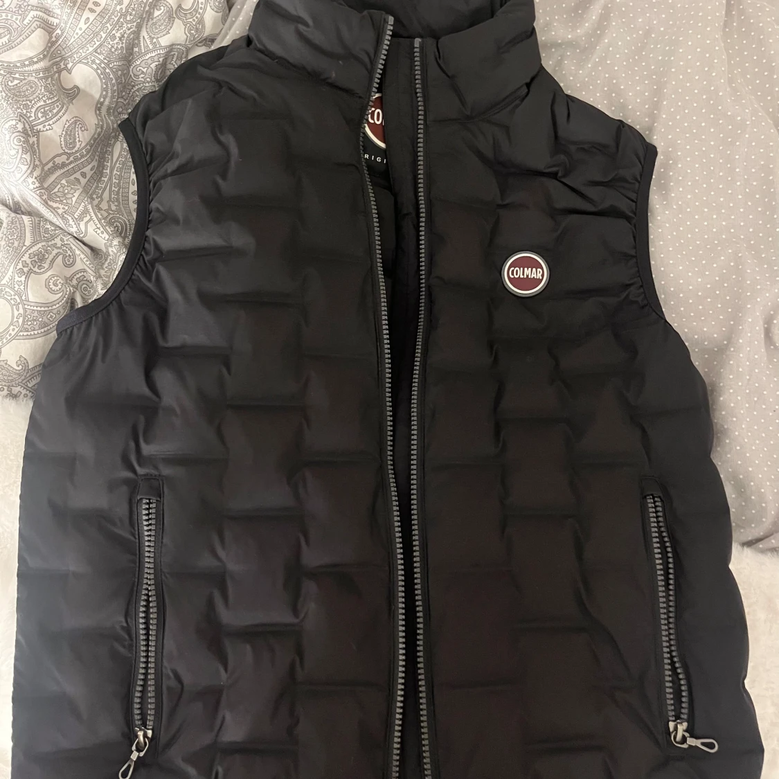 Svart dunväst från Colmar Originals