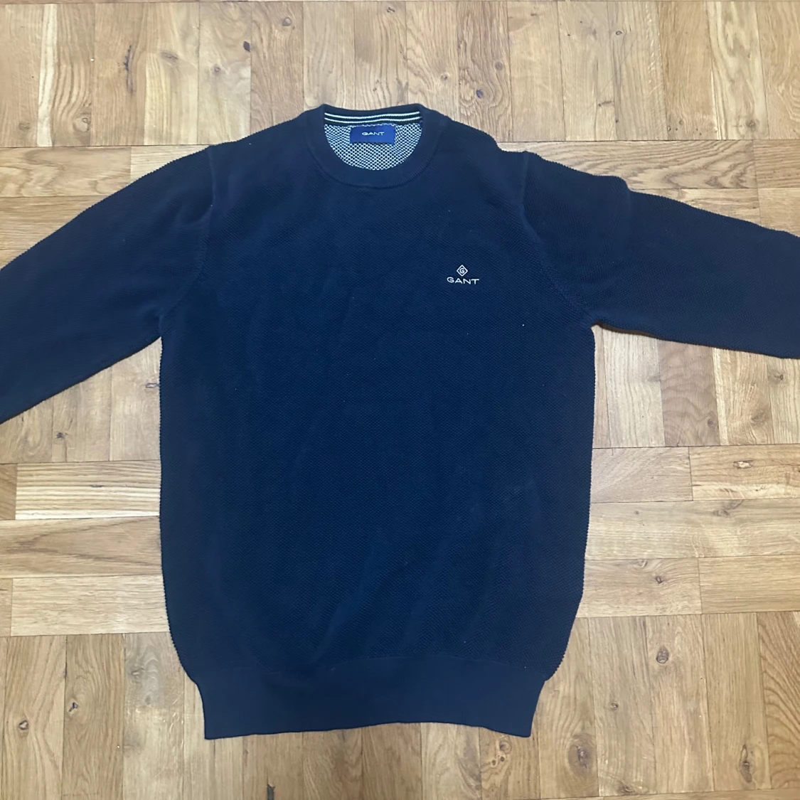 Mörkblå stickad tröja från GANT