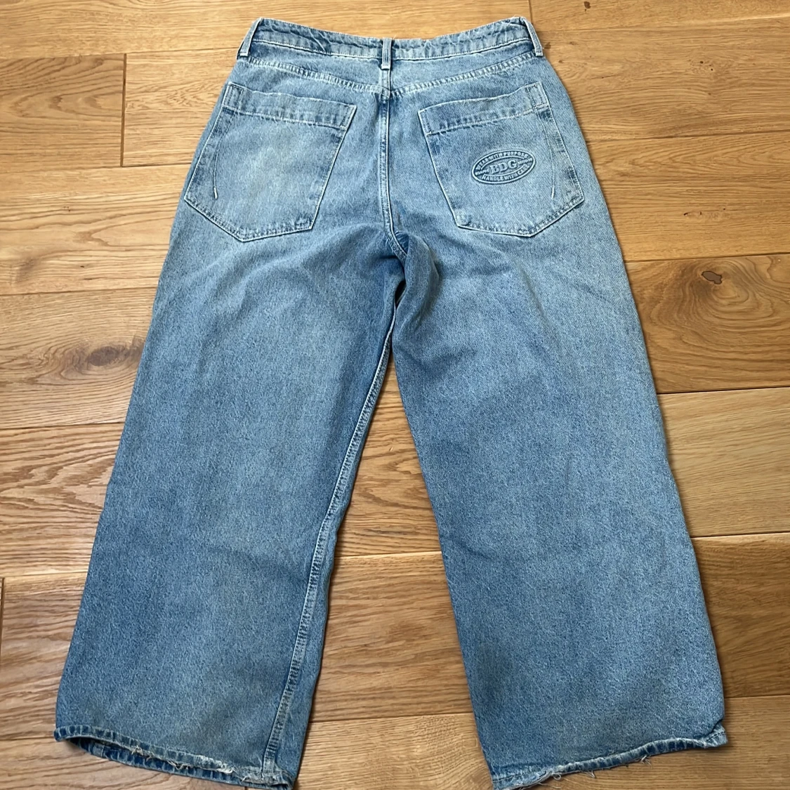 Ljusblå wide jeans från Urban outfiters BDG - 1