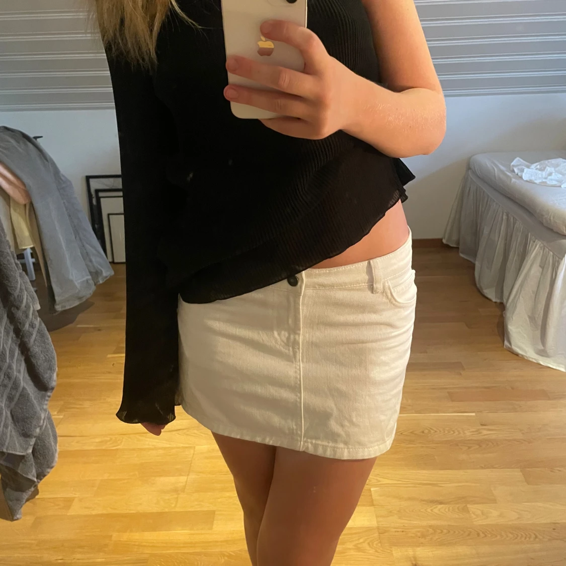 Vit jeanskjol med fickor