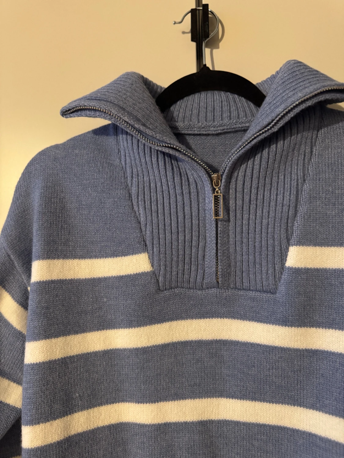 Blåvit randig stickad tröja med zip - 2