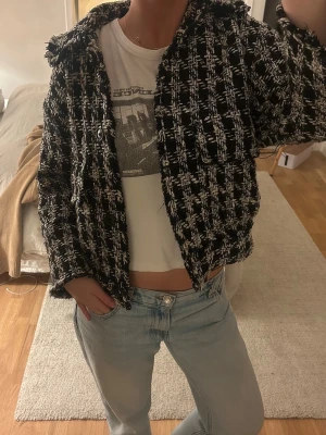 Mönstrad Jacka  - Säljer denna superfina jacka från Hm som är slutsåld. Strl Xs men passar också som S. Nyskick ❤️❤️