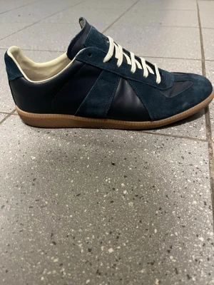 Maison Margiela  - Maison Margiela sneakers storlek 44, använt ett par gånger bara, vid frågor eller intresse kontakta mig och kom även med bud😁!